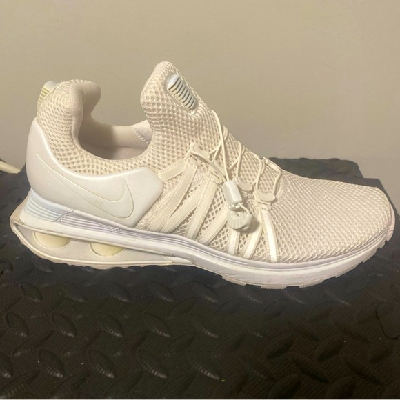 Nike Women's White Running Shoes - Picture 1 of 6